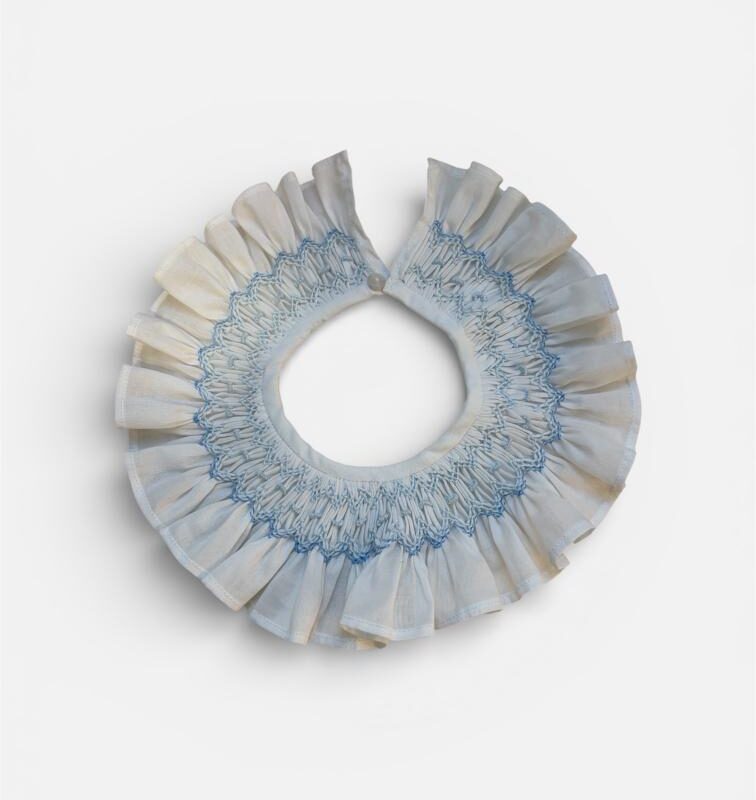 Cuello nido de abeja Celeste